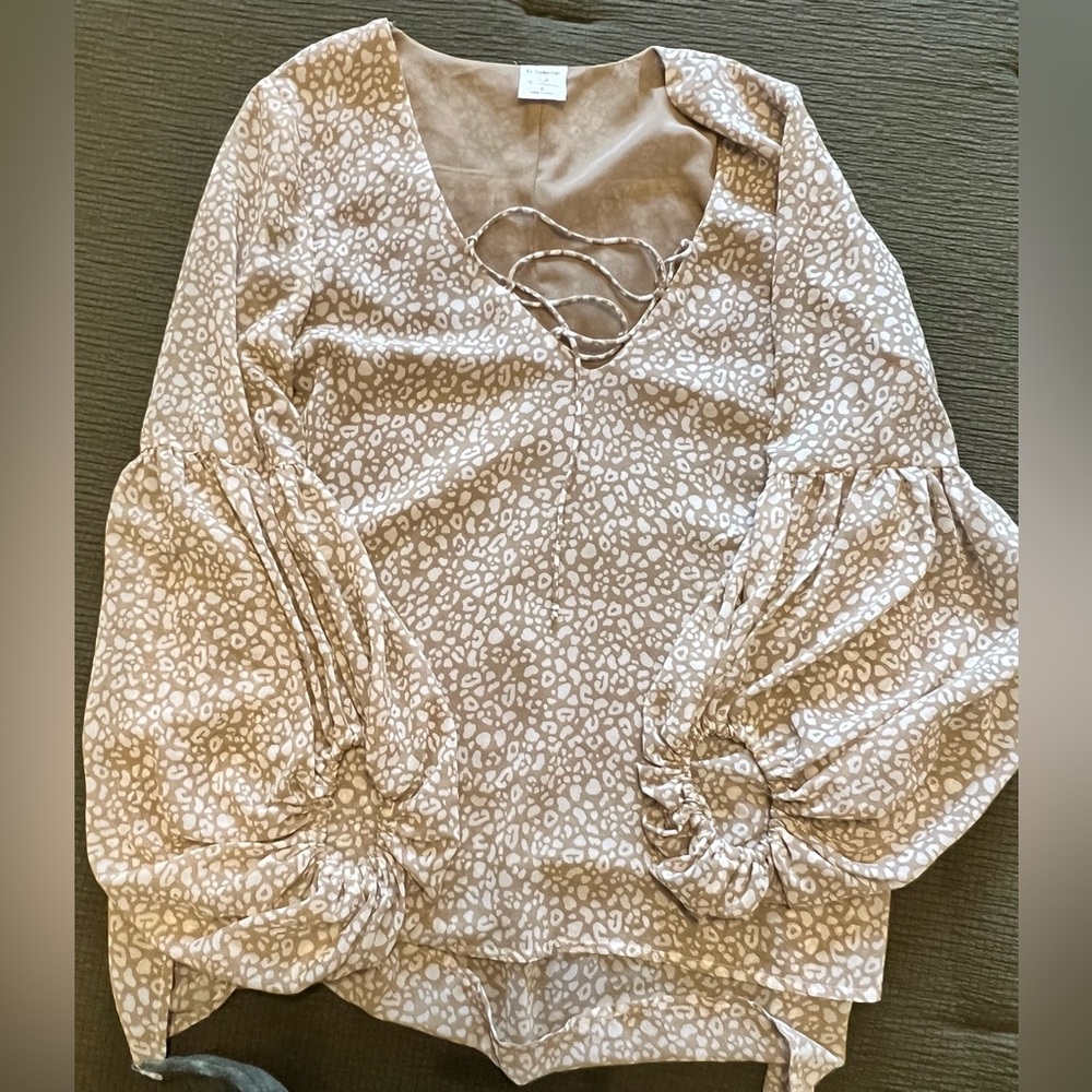 By Together Size Small tie front top